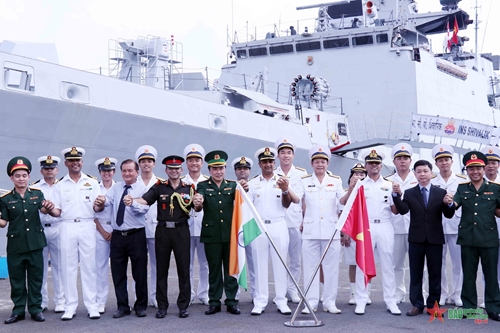 Tàu hải quân Ấn Độ thăm TP Hồ Chí Minh